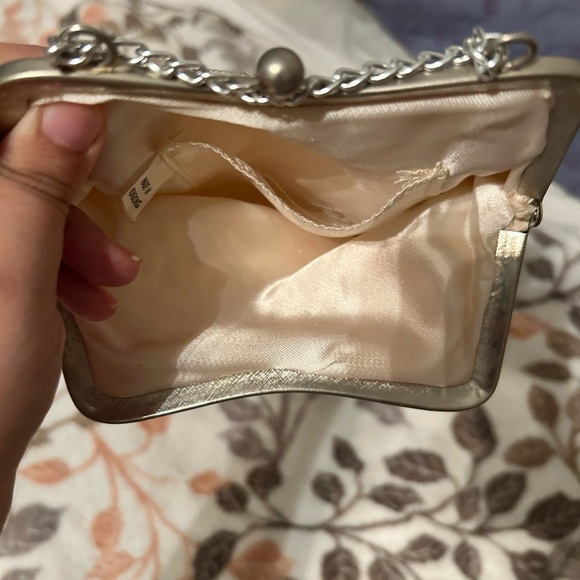 Vintage Purse Ivory Beaded Evening Bag Chain Strap Kiss Lock Clutch Formal - Picture 4 of 4